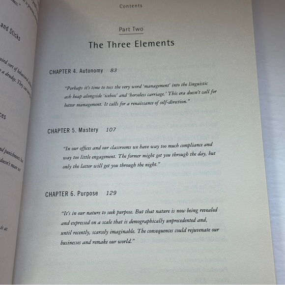 🟢 Drive by Daniel H. Pink | Self-Help, Business | Paperback Book - Picture 8 of 12